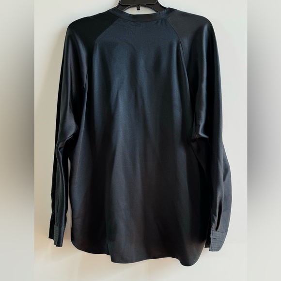 ❤️ VINCE SILK WOMEN'S RELAXED FIT CLASSIC V NECK BLACK BLOUSE MEDIUM - Picture 2 of 9